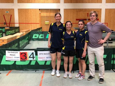 Meteor Damen-Pokalteam mit Katja, Sanae, Maliha und Teilzeitcoach Philip